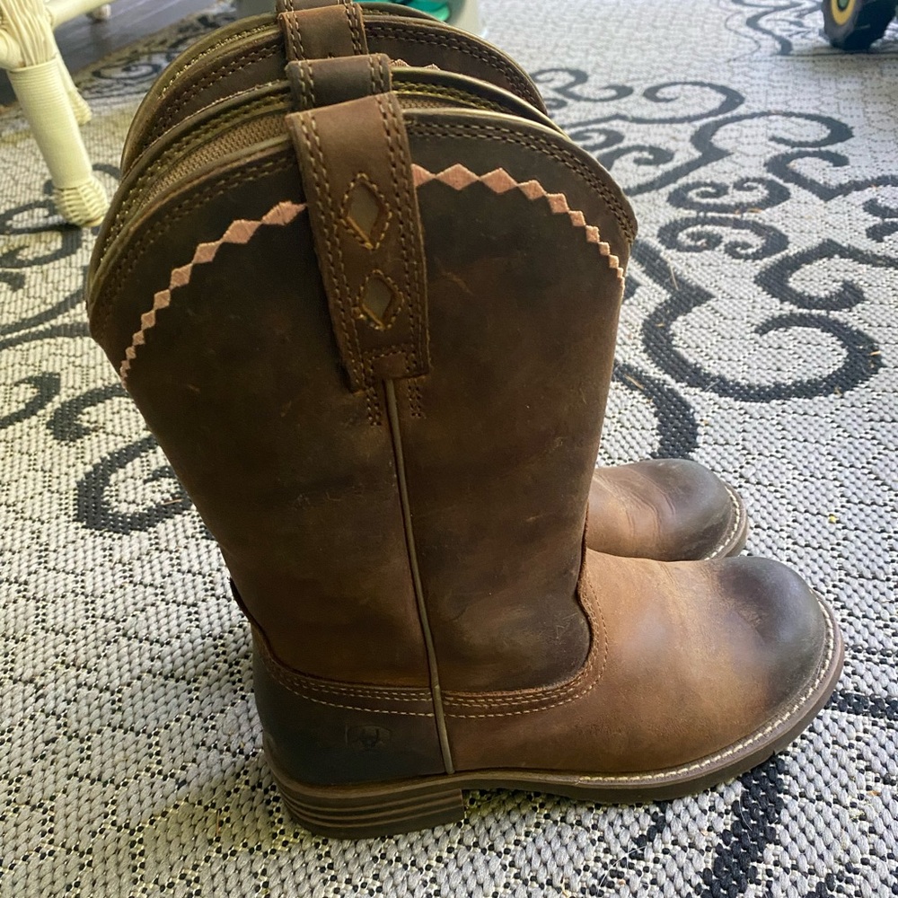 Ariat unbridled roper western boots